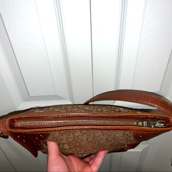 DKNY - Crossbody Bag - Picture 7 of 10